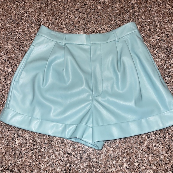 Alice & Olivia Conry Pleated Vegan Leather Shorts in Breeze Color—NWT - Picture 11 of 15